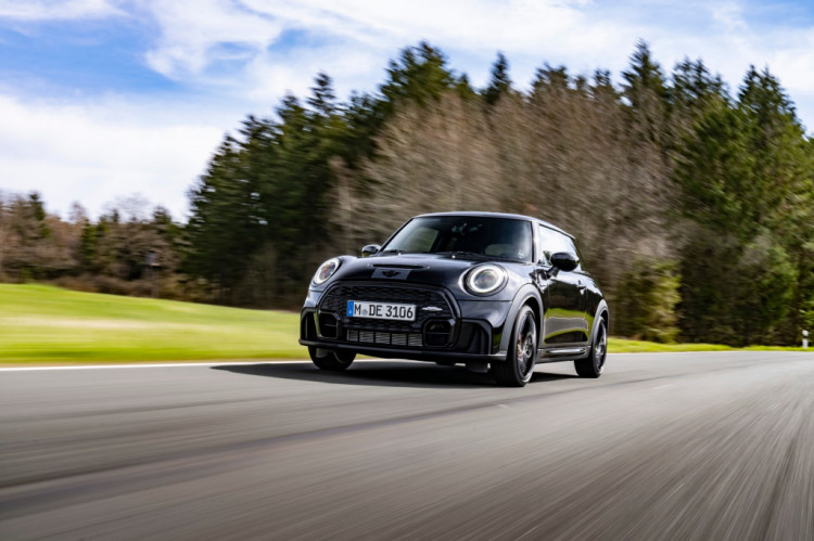 MINI John Cooper Works 1to6 Limited Edition - Tri pedále a kopec zábavy