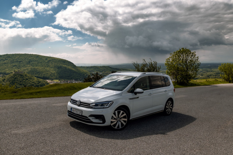 Volkswagen Touran 1,5 TSI Highline – Ak skutočne potrebujete auto pre rodinu